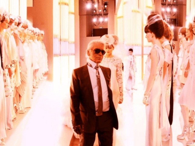 Rizzoli выпустят книгу, посвященную лучшим шоу Карла Лагерфельда