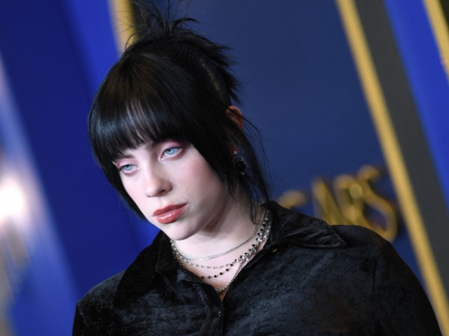 Біллі Айліш підняла український прапор на концерті у Німеччині