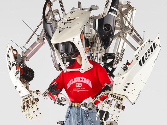 Изобретательница робототехники Хирото Икеучи создала футуристичные маски для лукбука Balenciaga