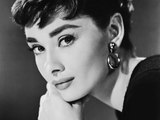 Сын Одри Хепберн работает над сериалом о ней