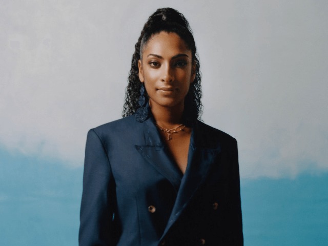 Дизайнер Прия Алувалия удостоена награды королевы Елизаветы II