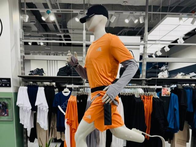 Аdidas Україна почав продавати кросівки по одному