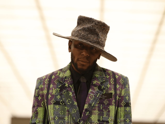 Автобиографические архетипы: показ Louis Vuitton Menswear осень-зима 2021/2022