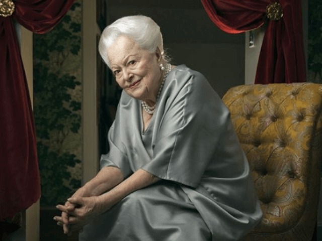 Скончалась актриса Оливия де Хэвилленд. Ее запомнили за роль в "Унесенных ветром"