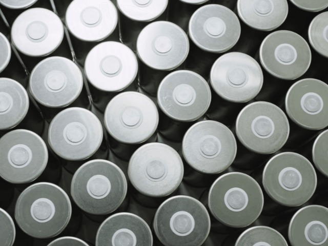 Tesla начали снимать документальные видео, чтобы привлечь новых сотрудников. Первое — о создании батарей