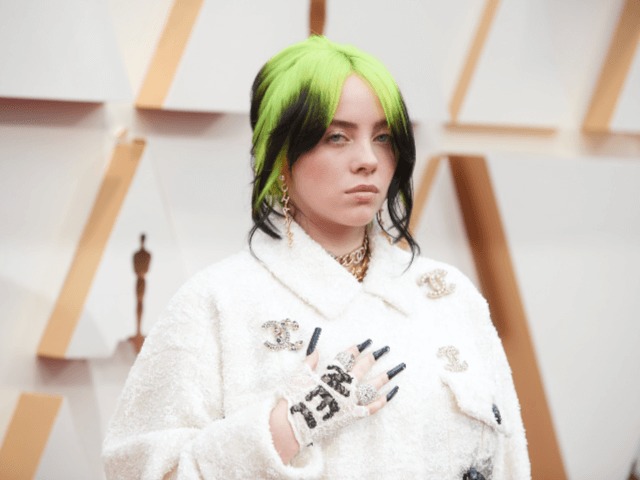 "Он разрушает нашу страну": Администрация Трампа пыталась завербовать Билли Айлиш