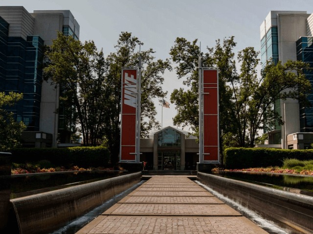 Сотрудники Nike почувствовали выгорание из-за пандемии – им дали дополнительный отпуск