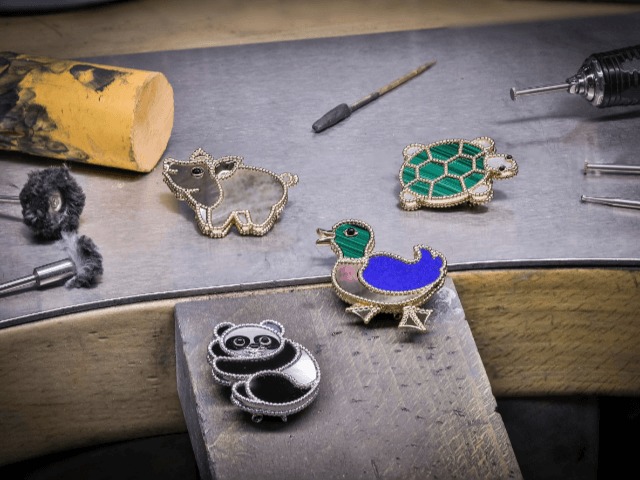 Свинка, черепашка, панда и утка: Van Cleef & Arpels выпустили новые драгоценные броши