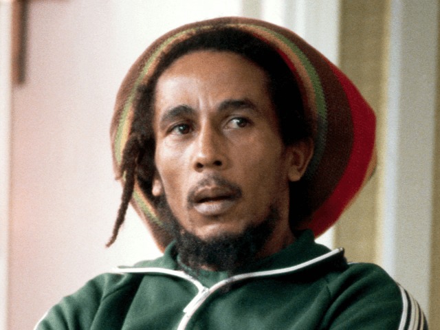 Смотрите: Клип на песню Боба Марли No Woman, No Cry 1976 года