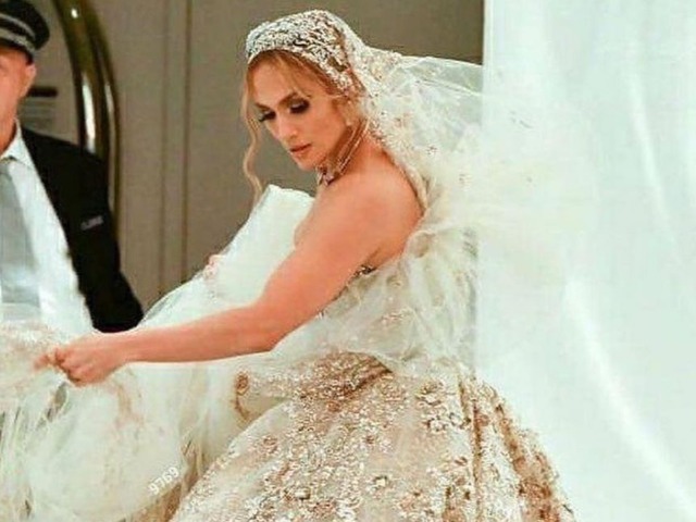 Мечта Бена Аффлека: Дженнифер Лопес примерила свадебное платье Zuhair Murad 