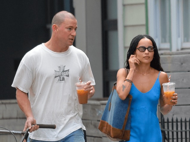 Образ дня: Зои Кравиц в небесно-голубом платье на свидании с Ченнингом Татумом