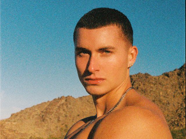 Самотня пустеля: fashion-знімання L’Officiel Hommes 