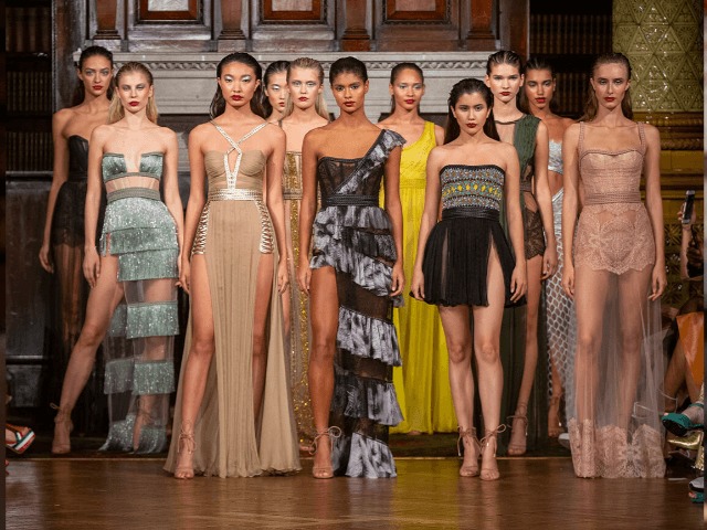 На практике: Как повторить образ с показа Aadnevik от звездных стилистов Moroccanoil