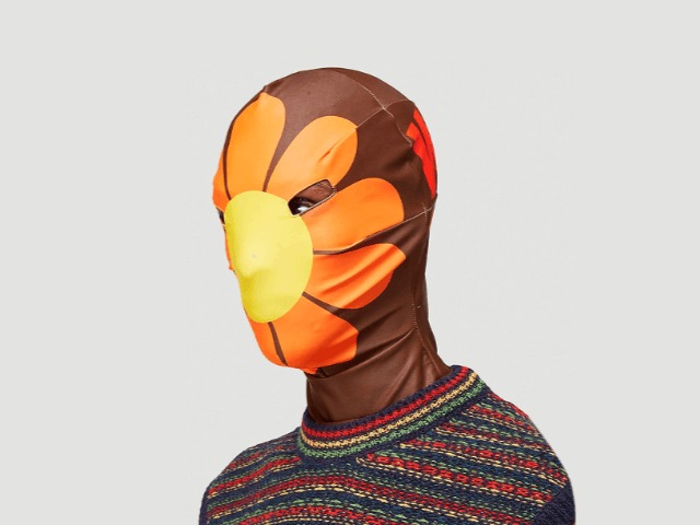 Вещь дня: Балаклава с цветком дизайна Вальтера ван Бейрендонка
