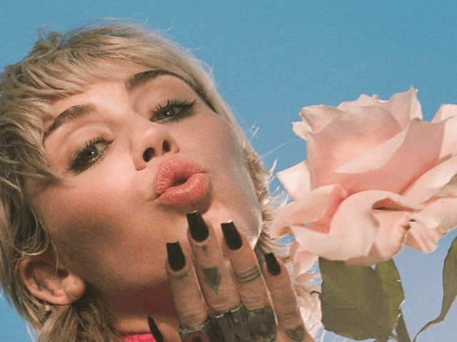 Аниме-клип: Петра Коллинз сняла Майли Сайрус для Gucci