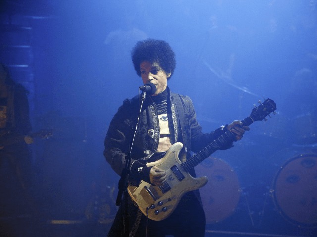 Песню Принса Born 2 Die опубликовали впервые