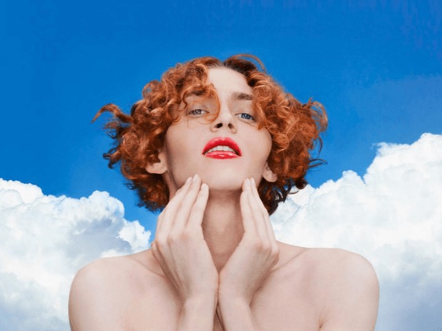 Кто такая Sophie — икона ЛГБТ и главная героиня показа Louis Vuitton