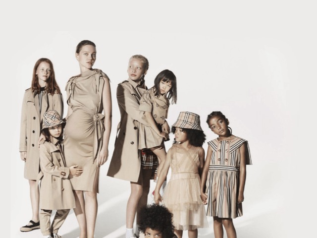 Карла Бруни, Леа Ти, Саша Пивоварова и другие звезды в рождественской рекламной кампании Burberry