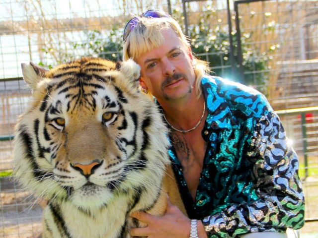 Джо Экзотик — за решеткой, в США проходят протесты: Смотрите трейлер второго сезона "Короля тигров"