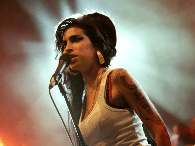 Новый байопик расскажет о последних годах жизни Эми Уайнхаус — о ее тяжелой наркотической и алкогольной зависимостях