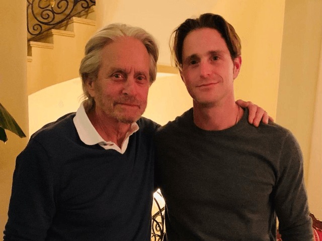 Майкл Дуглас поздравил сына с 42-летием