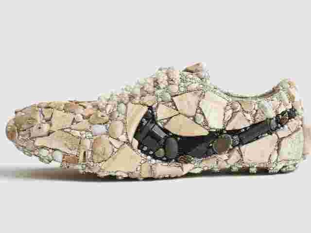 Nike перетворив культові Moon Shoe на археологічну знахідку з 4026 року