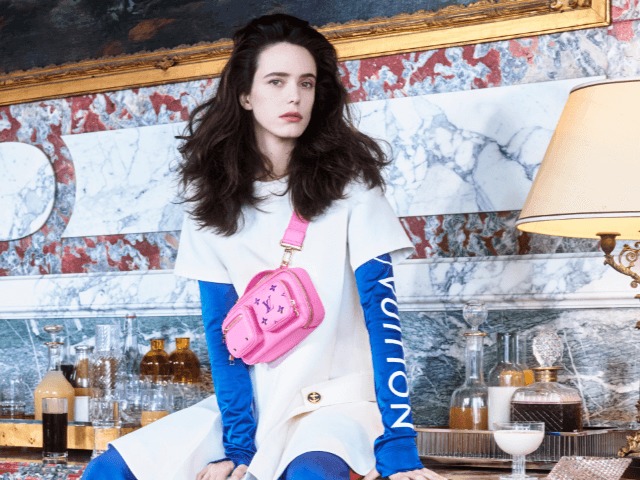 Портрет в интерьере: Николя Гескьер снял Стейси Мартин для лукбука Louis Vuitton