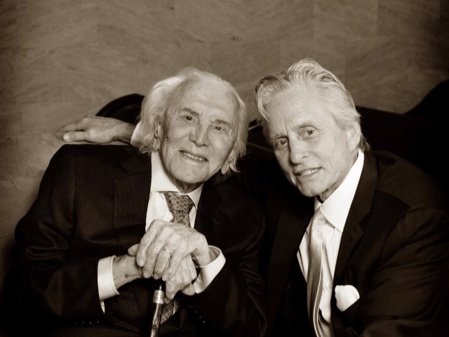 На 104-м году жизни скончался актер Кирк Дуглас