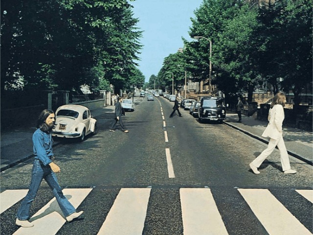 Держите дистанцию: Дизайнеры переделали 22 обложки легендарных альбомов под карантин