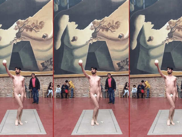 Мужчина разделся перед картинами Сальвадора Дали: Перформанс в музее художника