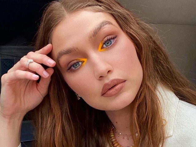 Джиджи Хадид пришлось оправдываться за комментарий под постом Рианны