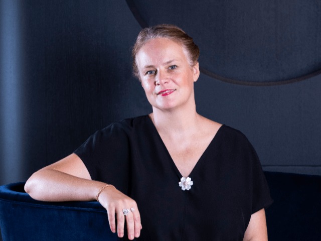 Почему стоит сходить на выставку Art of Clip в Киеве? Рассказывает куратор Van Cleef & Arpels Лиз Макдональд 