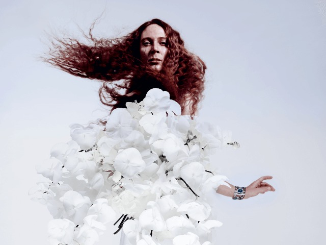 Актор Роман Брау надів весільну сукню заради реклами весільного букета Fiori