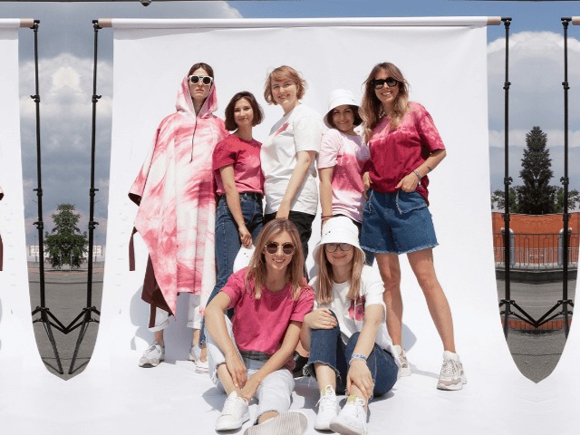 Винный тай-дай: Ksenia Schnaider посвятили hand-made-коллекцию красному вину 