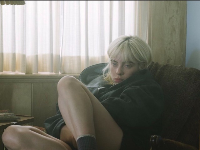 Скитание и депрессия: Билли Айлиш выпустила клип Male Fantasy