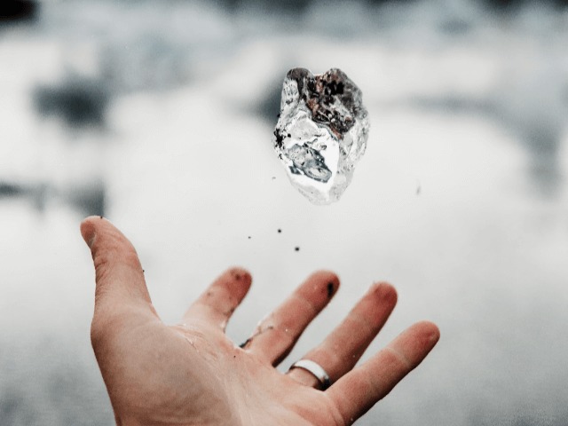 В Ботсване обнаружен третий по величине алмаз в мире. Его вес — 1098 карат