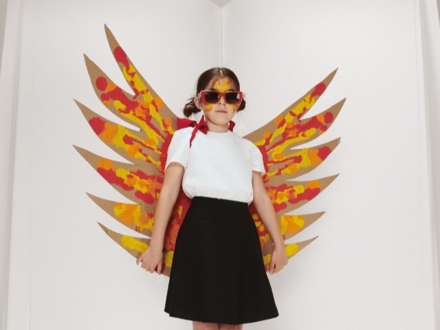 Burberry пожертвуют 8 000 книг и обучат 200 учителей, чтобы повысить грамотность детей из малоимущих семей