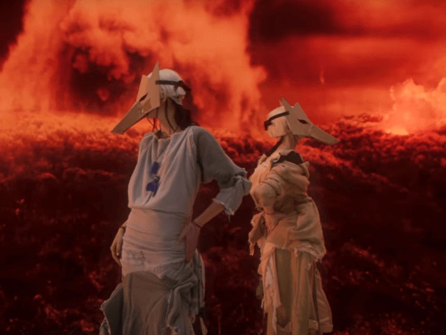 Легенда о короле: Maison Margiela сняли хоррор о кутюрной коллекции 