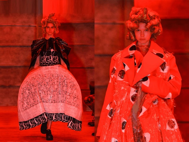 Микки-Маус, кринолины и целлофан: Comme des Garçons показали весеннюю коллекцию