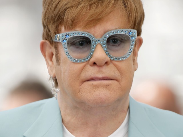 Елтон Джон закликав увесь світ допомогти жителям Маріуполя