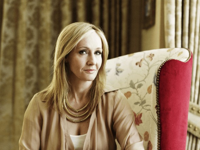 Джоан Роулинг пожертвовала £ 1 миллион бездомным в честь 22-й годовщины битвы за Хогвартс