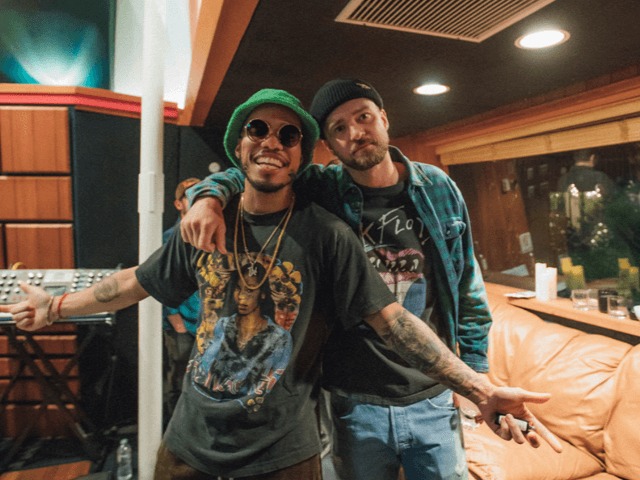 Смотрите: Джастин Тимберлейк и Андерсон Пак преследуют Анну Кендрик в клипе Don't Slack