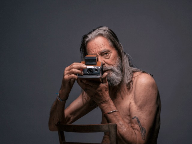 Умер художник Улай