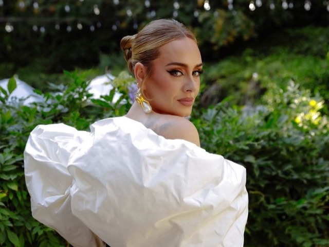 Адель расплакалась перед фанатами: Певице пришлось отменить концерт за 24 часа до начала