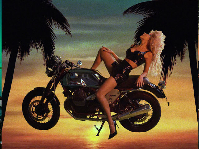 Смотрите: LAYAH в образе секс-символа 90-х в клипе End of Summer