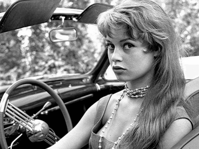 4 французских фильма с идеальными летними нарядами