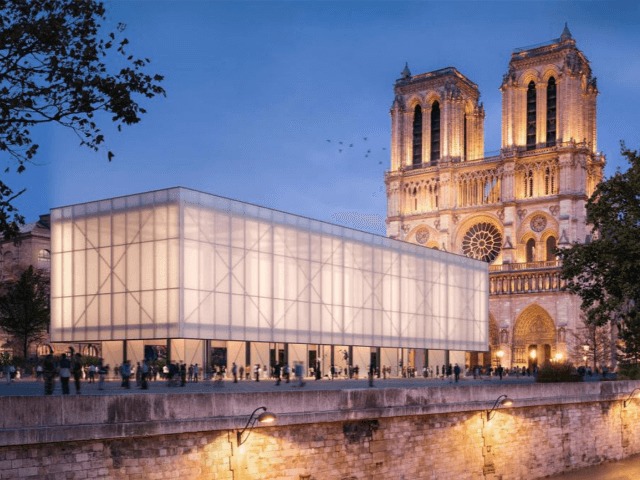 Архитекторы предложили установить павильон для молитв прихожан у входа в Нотр-Дам