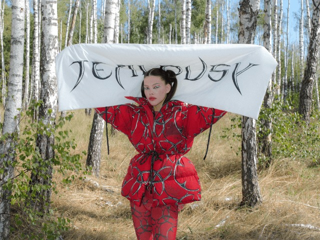 Футуристическое приключение в березовом лесу: Jealousy представили кампейн осенней коллекции