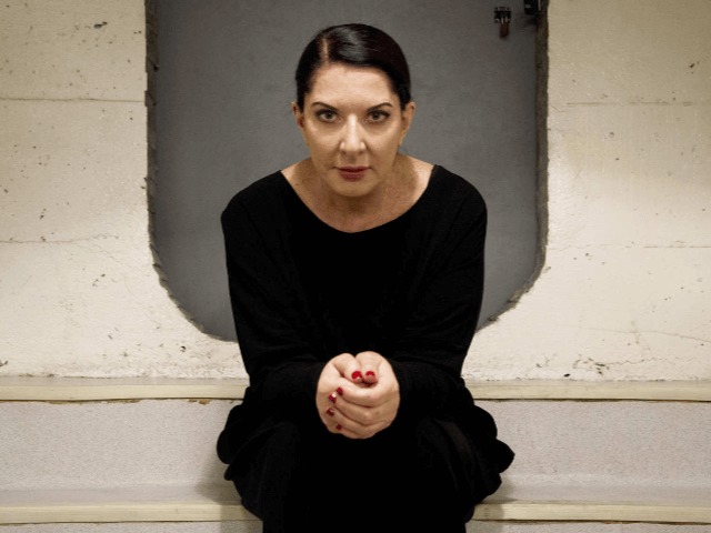 Марина Абрамович проведет Zoom-интервью. Задать вопросы могут все желающие