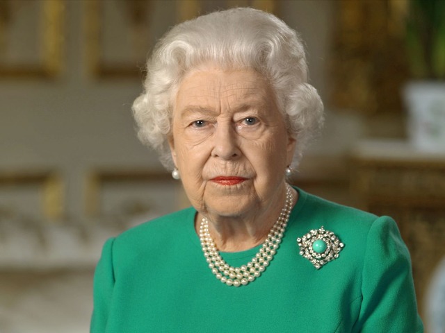 Без нейтралітету: Єлизавета II підтримала українських біженців власними коштами